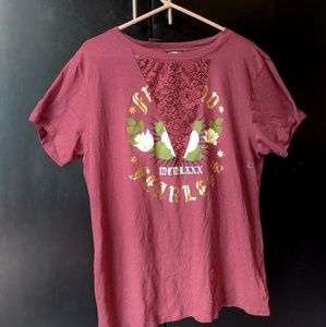 shirt with V neck lace cutout and print